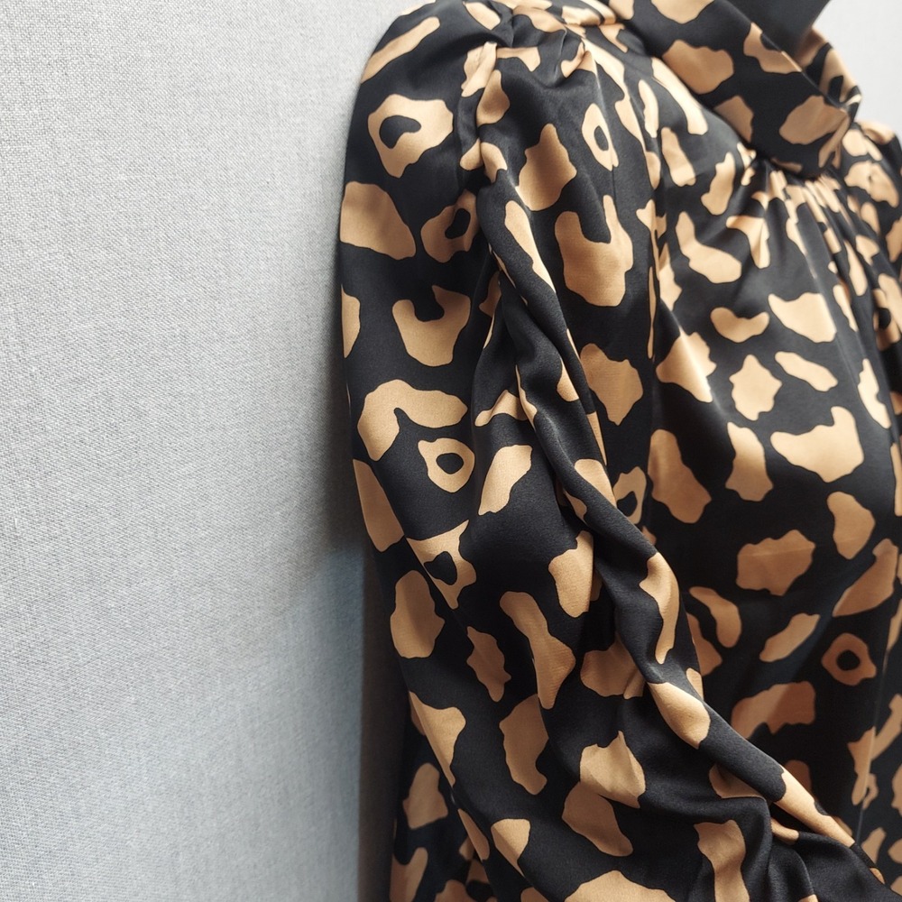 Womens M Animal Print Blouse Mock Neck Ruched‎ Sleeve Top Structured Office Chic - Picture 4 of 16